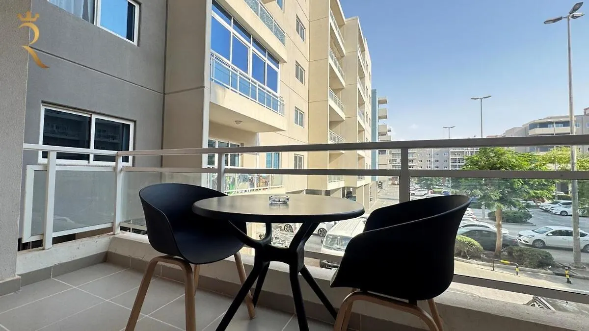 Lägenhet Al Reef Retreat Your 1Br Sofa Beds, Pool And Gym Förenade Arabemiraten