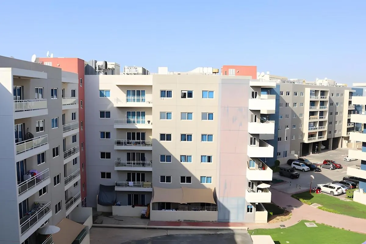 דירה Al Reef Retreat Your 1Br Sofa Beds, Pool And Gym איחוד האמירויות הערביות